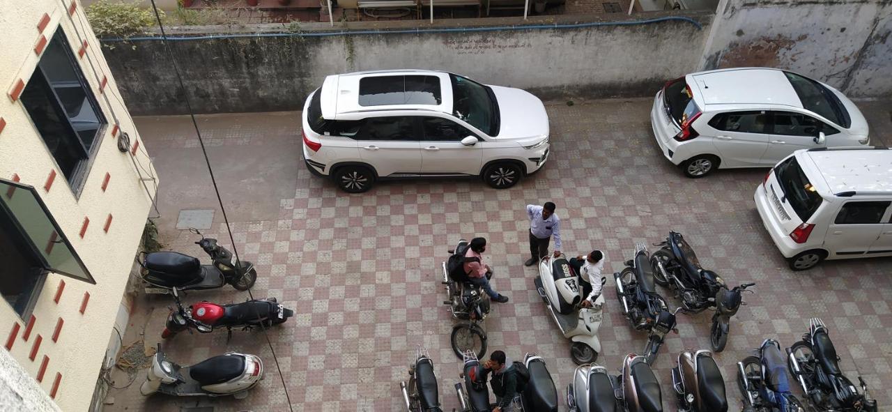 Shiv Sai Dormitory Bed & Breakfast Vadodara Exterior photo